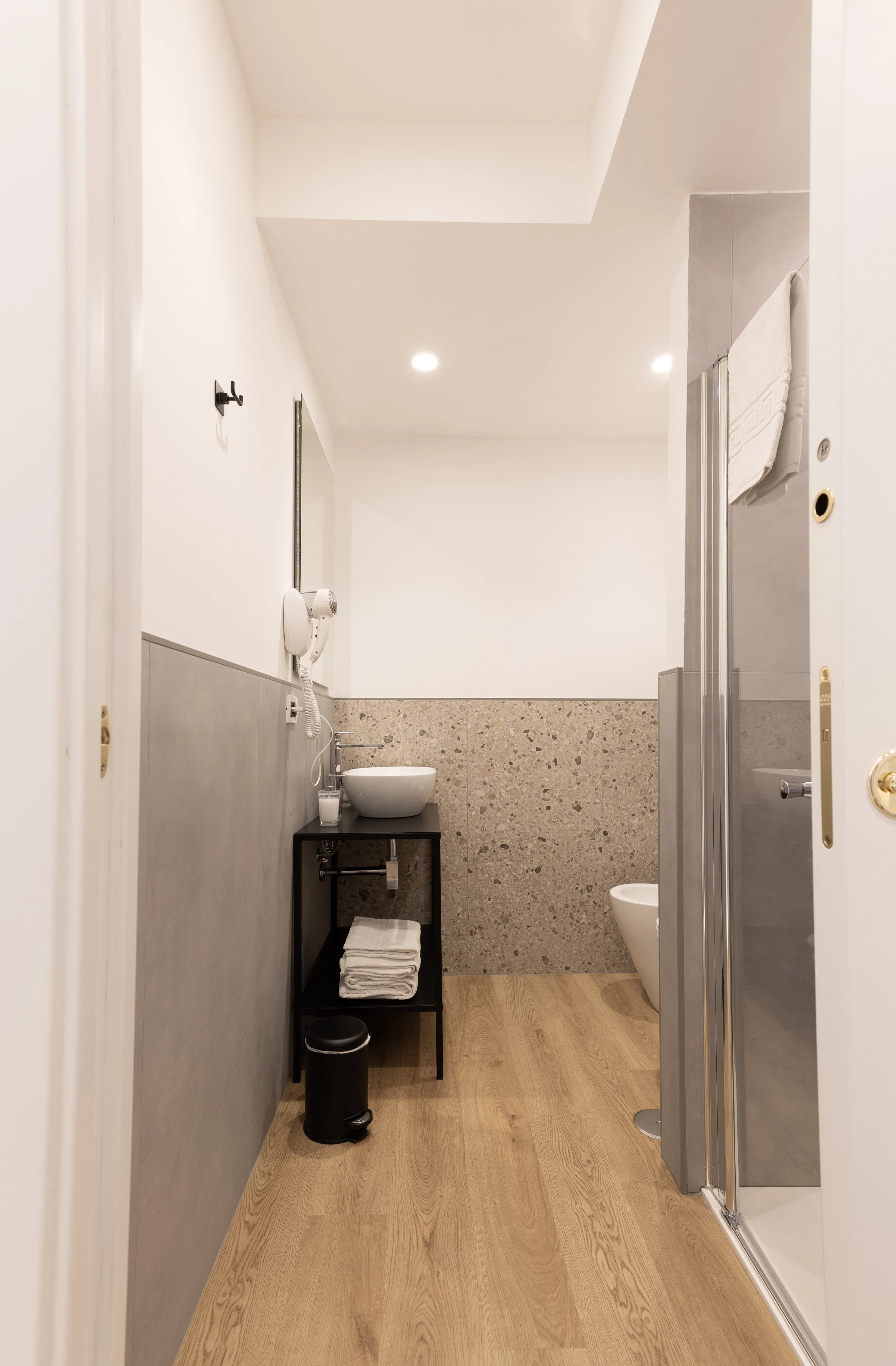 Bagno privato con terrazzo e doccia