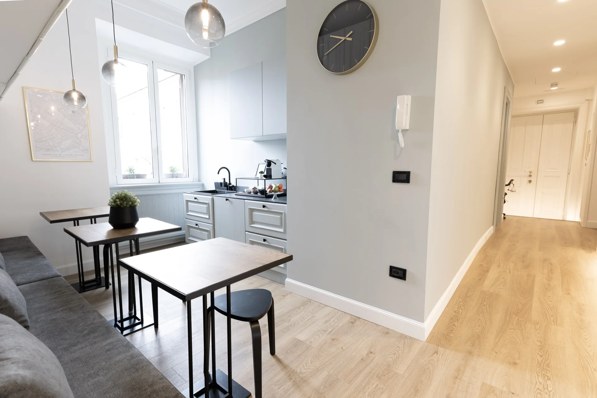 Vista cucina e corridoio