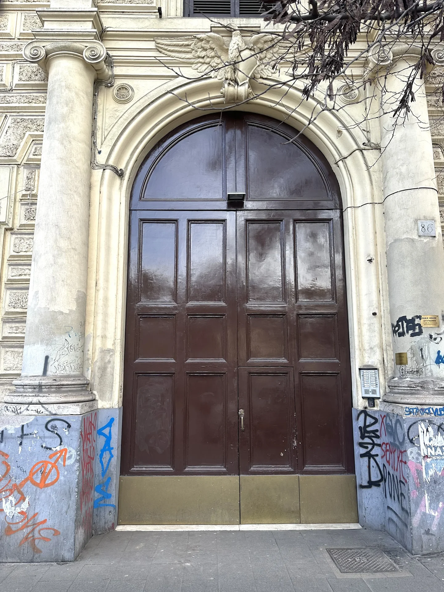 Portone di ingresso del palazzo